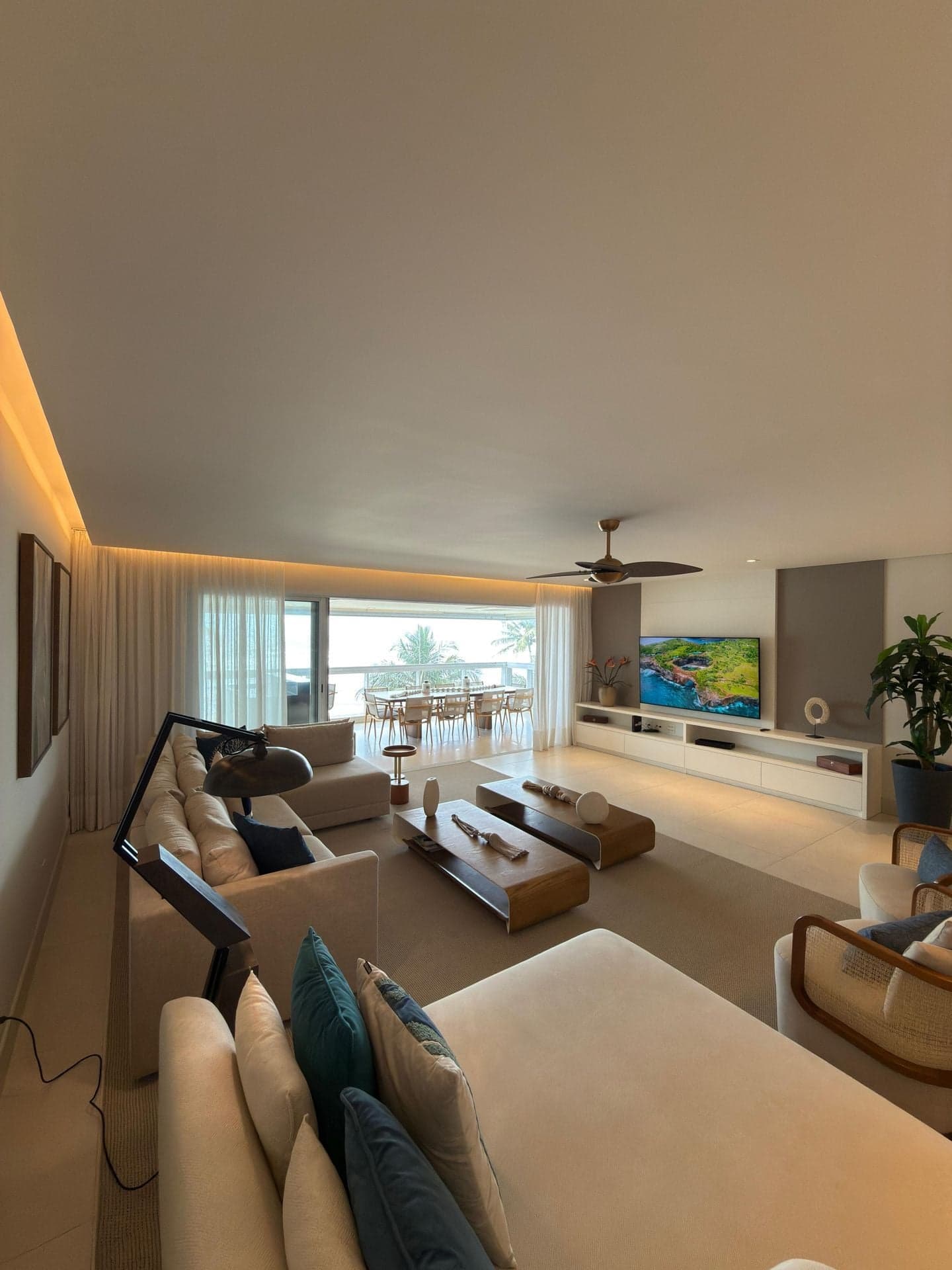 Apartamento à Venda com 4 quartos, 5 banheiros, 4 vagas e 236m² por R$ 17.500.000